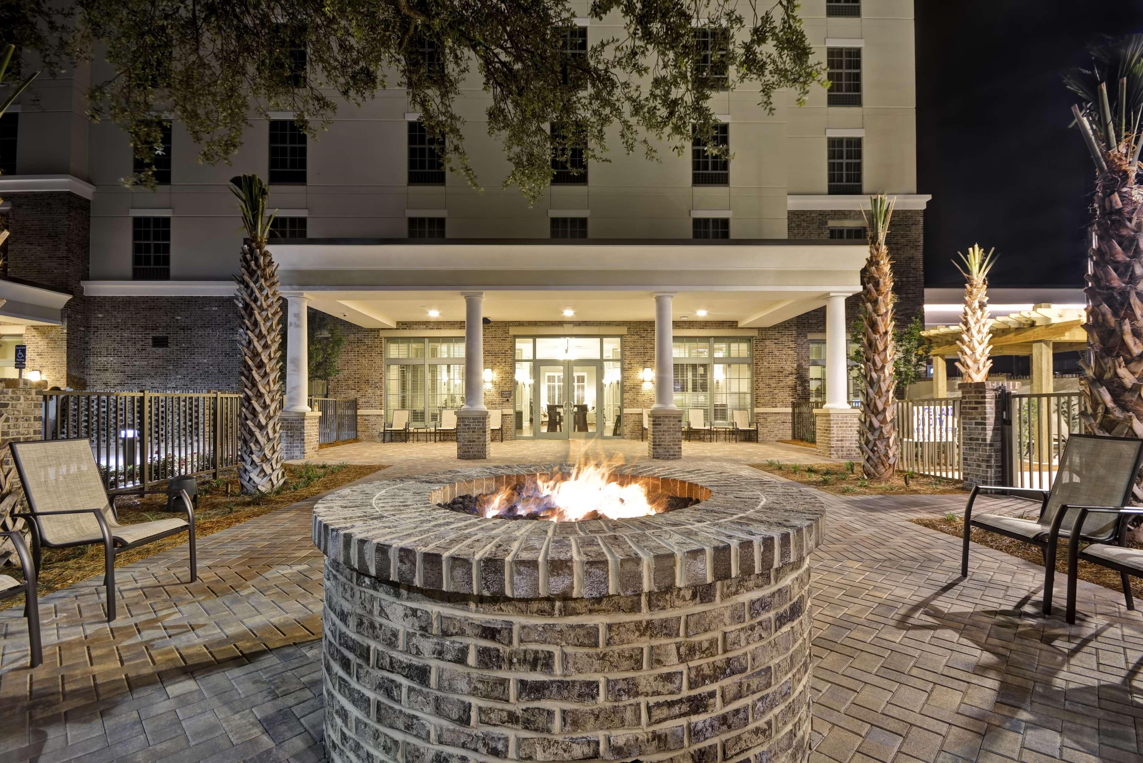 Hampton Inn & Suites Charleston Airport Exterior photo