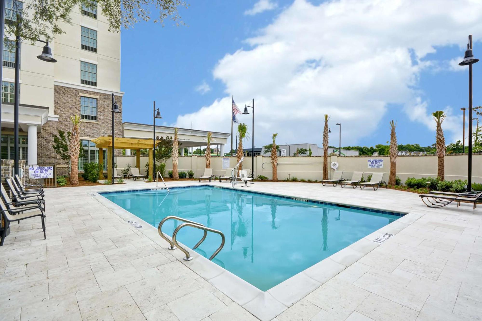 Hampton Inn & Suites Charleston Airport Exterior photo