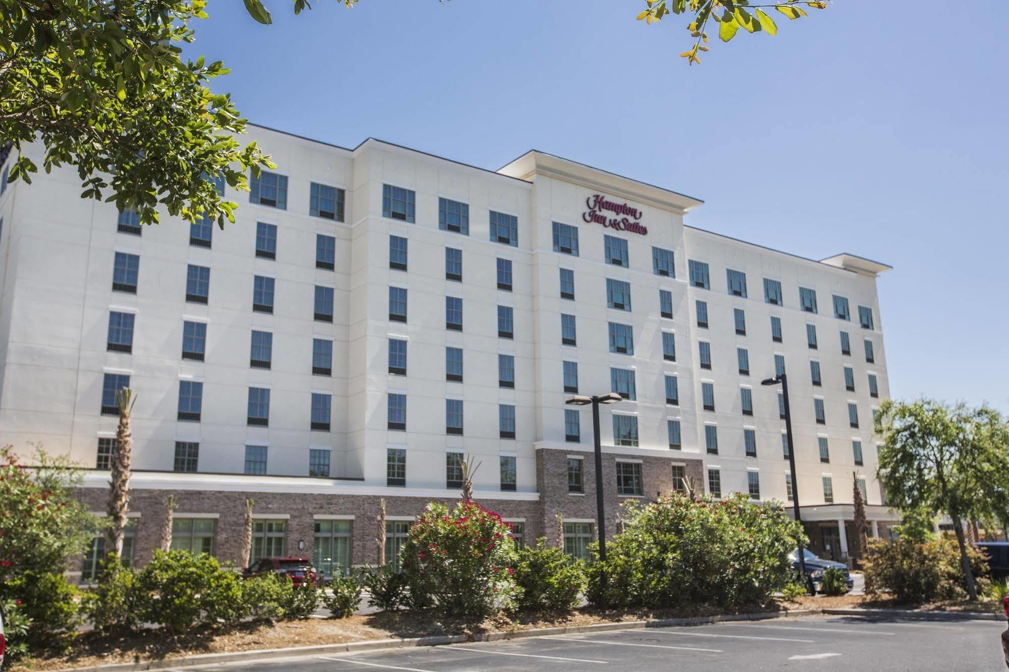 Hampton Inn & Suites Charleston Airport Exterior photo