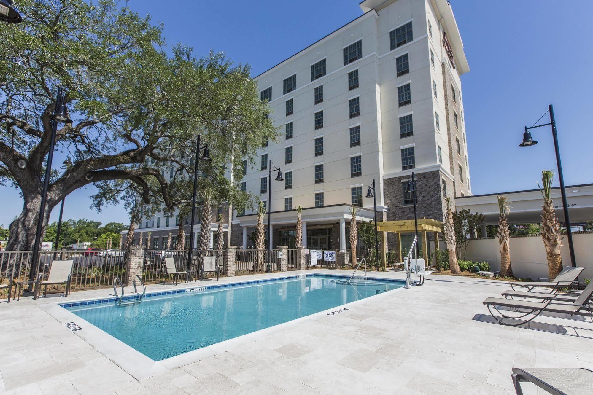 Hampton Inn & Suites Charleston Airport Exterior photo